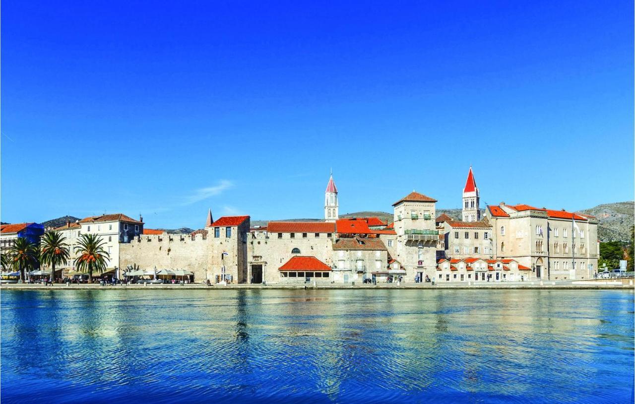 Amazing Apartment In Trogir With Kitchen Exterior foto