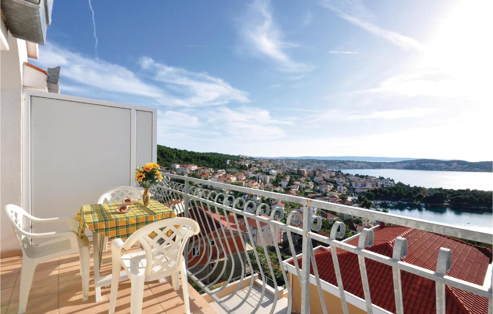 Amazing Apartment In Trogir With Kitchen Exterior foto