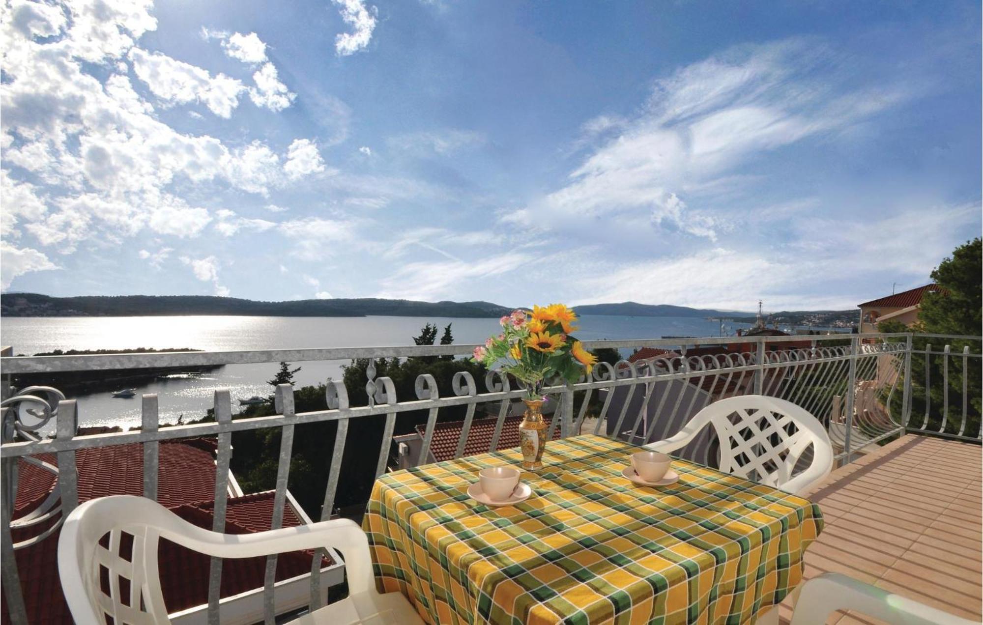 Amazing Apartment In Trogir With Kitchen Exterior foto