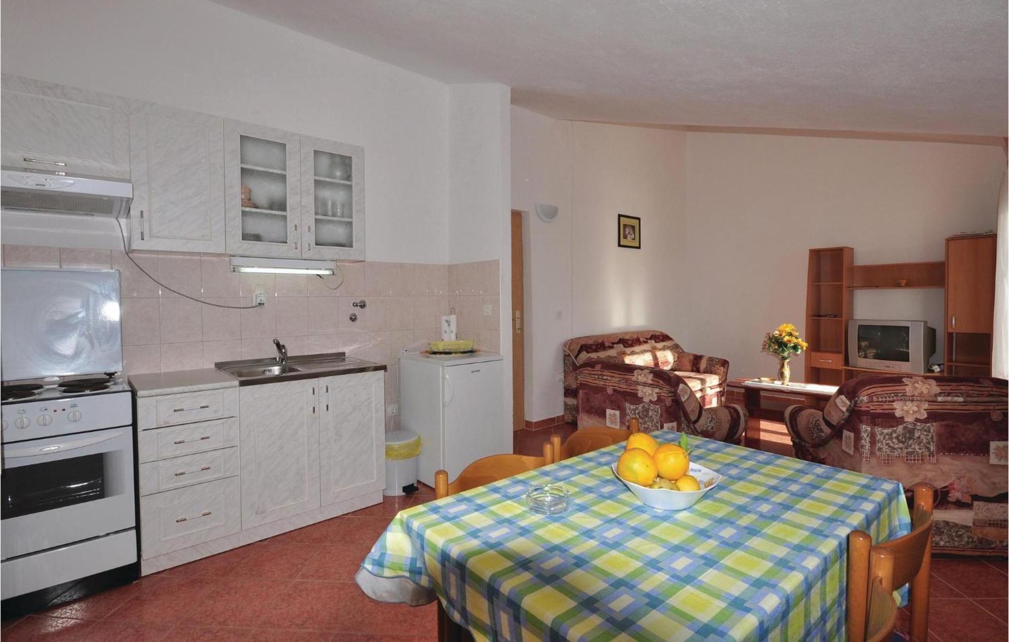 Amazing Apartment In Trogir With Kitchen Exterior foto